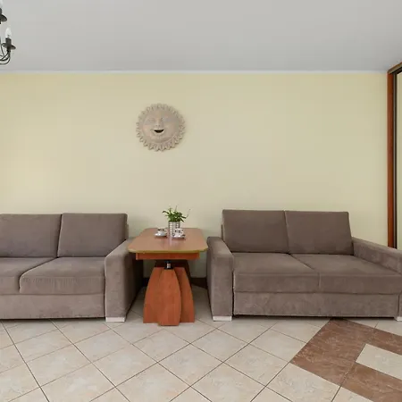 Jasny I Delikatny Sun Seasons 24 W Kolobrzegu By Renters