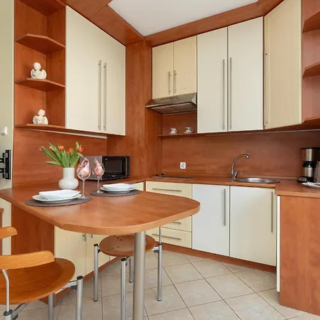 Apartment Jasny I Delikatny Sun Seasons 24 W Kolobrzegu By Renters *