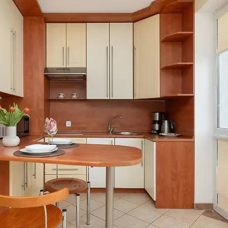 Jasny I Delikatny Sun Seasons 24 W Kolobrzegu By Renters *